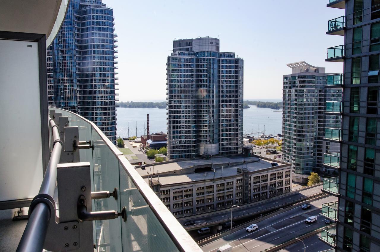 Royal Stays Condominiums - Upscale Downtown Suites Toronto Eksteriør billede