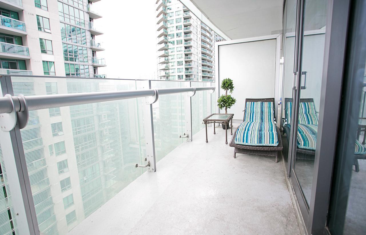 Royal Stays Condominiums - Upscale Downtown Suites Toronto Eksteriør billede