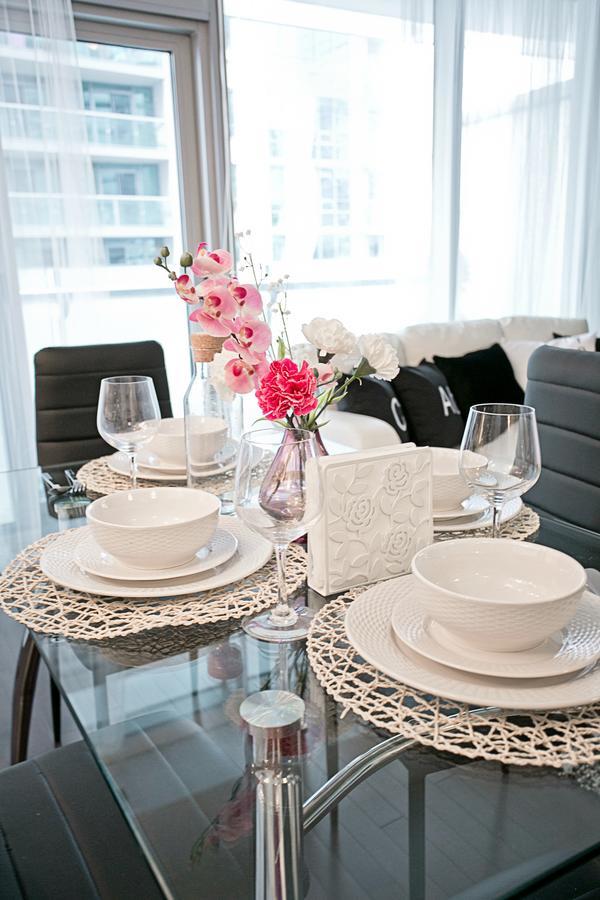 Royal Stays Condominiums - Upscale Downtown Suites Toronto Eksteriør billede